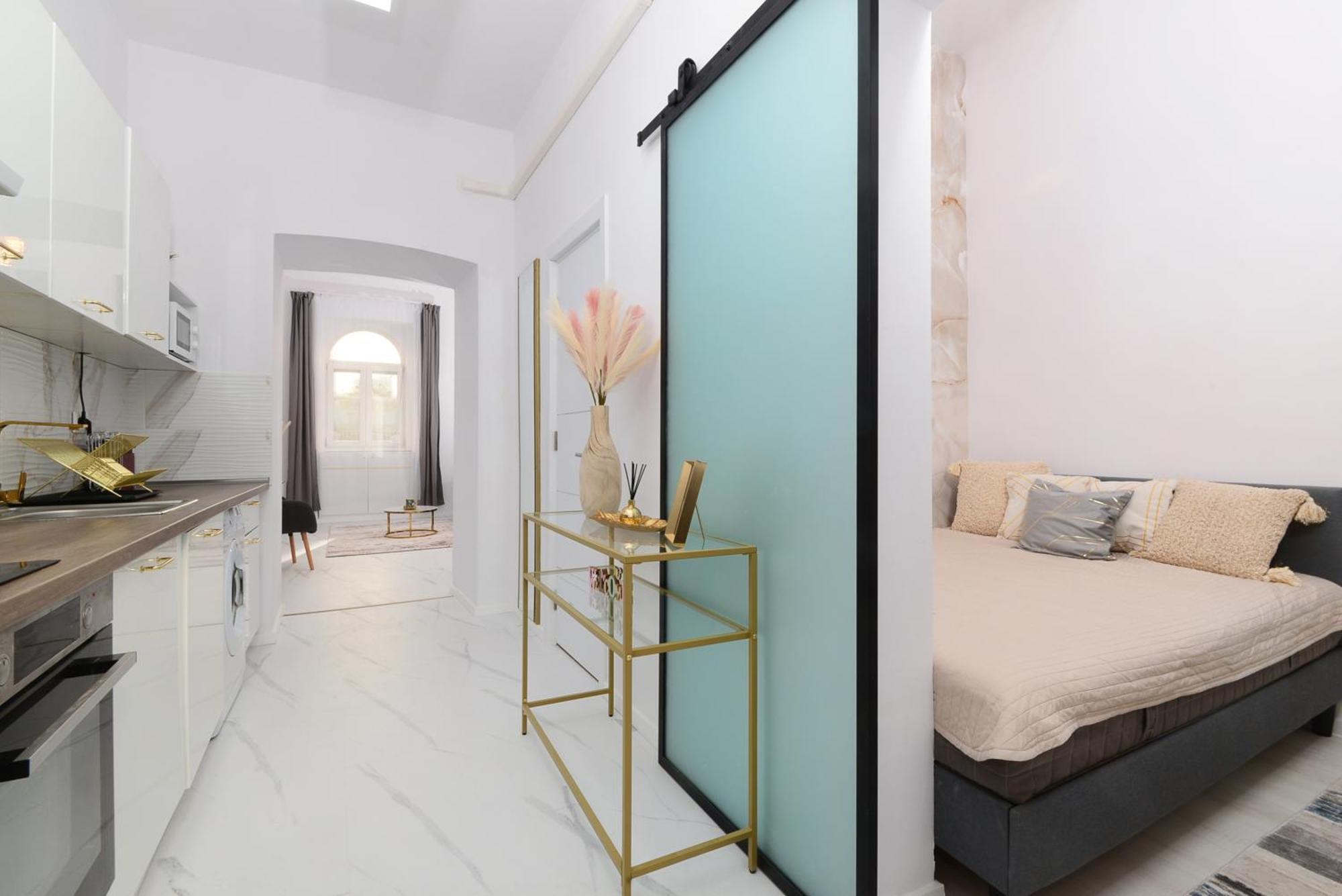 White & Gold Apartment Будапеща Екстериор снимка
