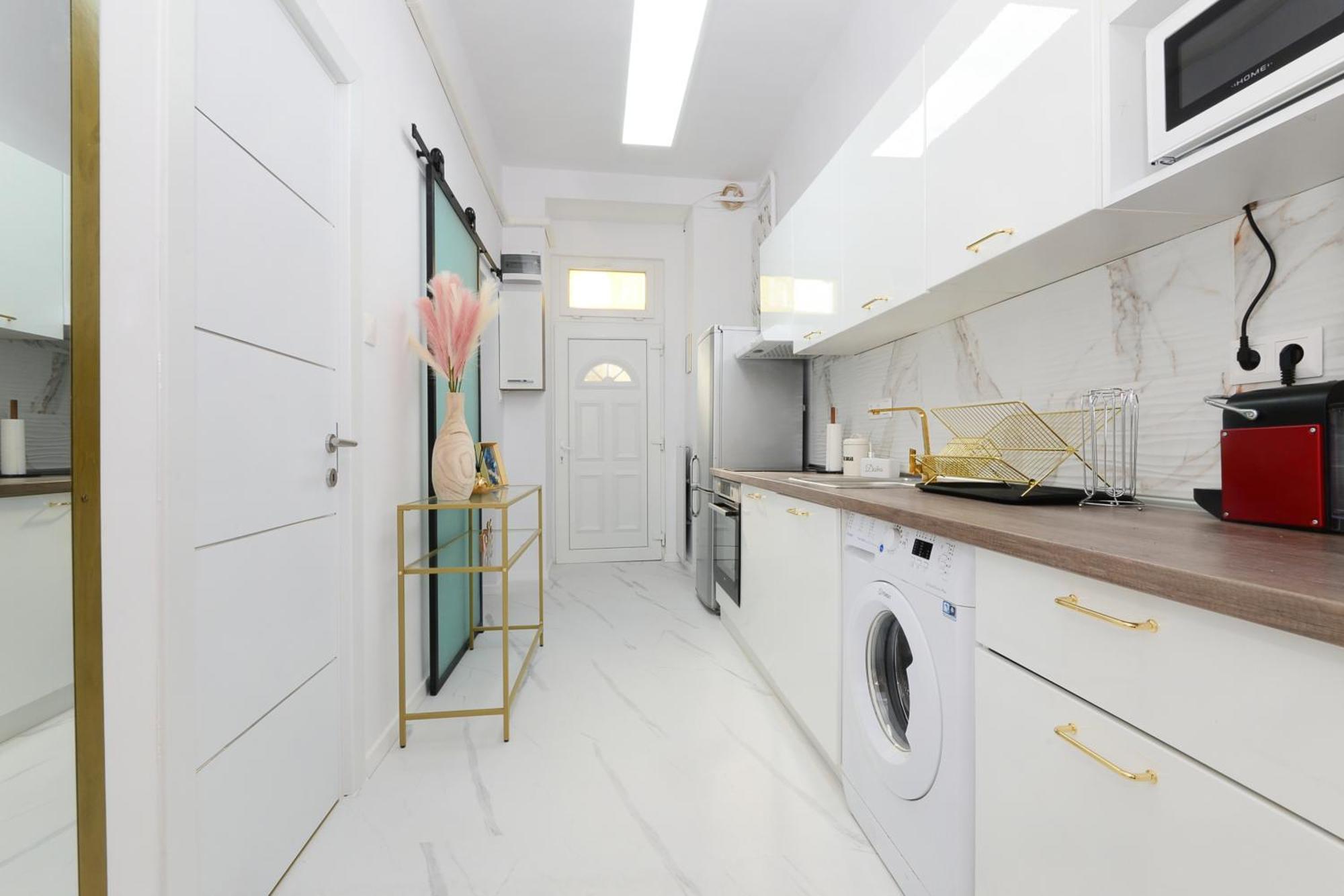 White & Gold Apartment Будапеща Екстериор снимка