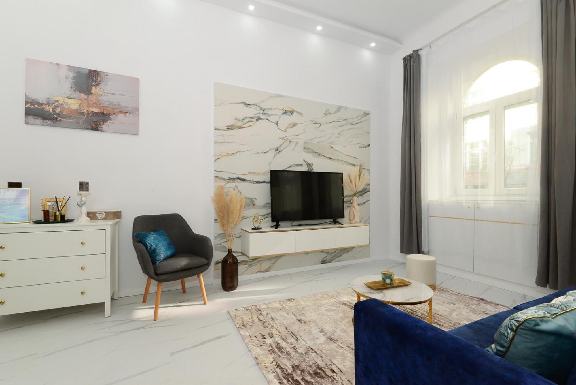 White & Gold Apartment Будапеща Екстериор снимка